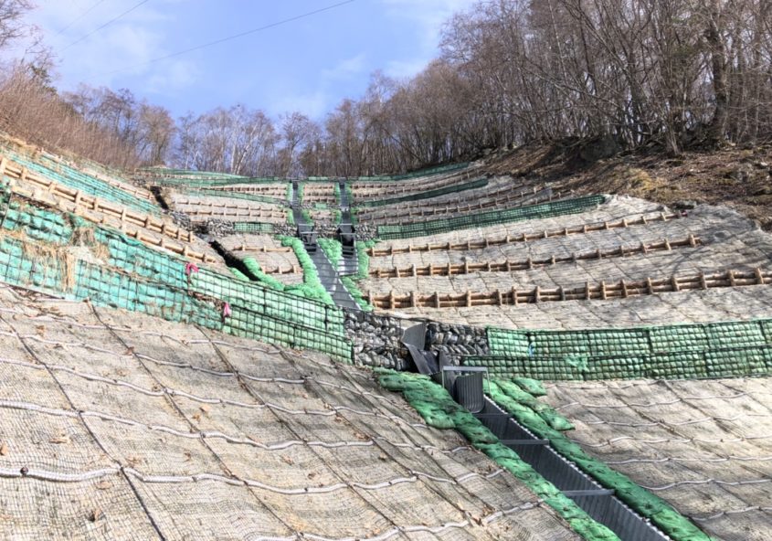 O村 治山工事 完成 三島建設株式会社