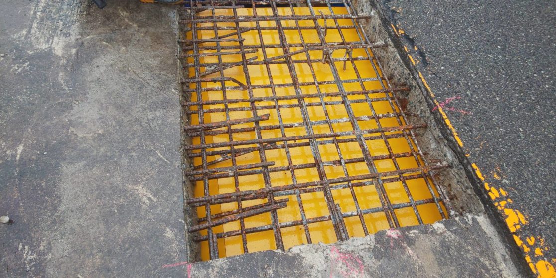 Y橋 橋梁補修工事（断面修復工）斫り作業 三島建設株式会社