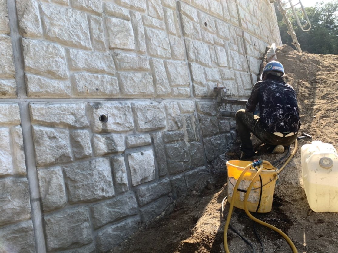 S変電所 補強土壁工事 パネル8枚設置完了・間詰・STパネル運搬・コア抜き 三島建設株式会社