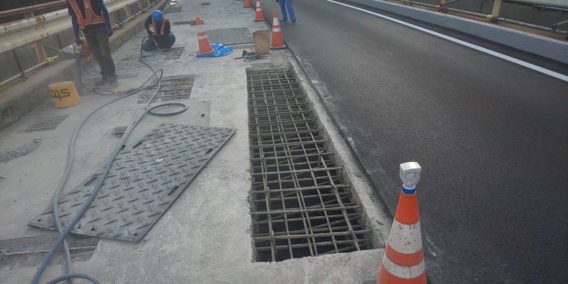 Y橋 橋梁補修工事（断面修復工）斫り 三島建設株式会社