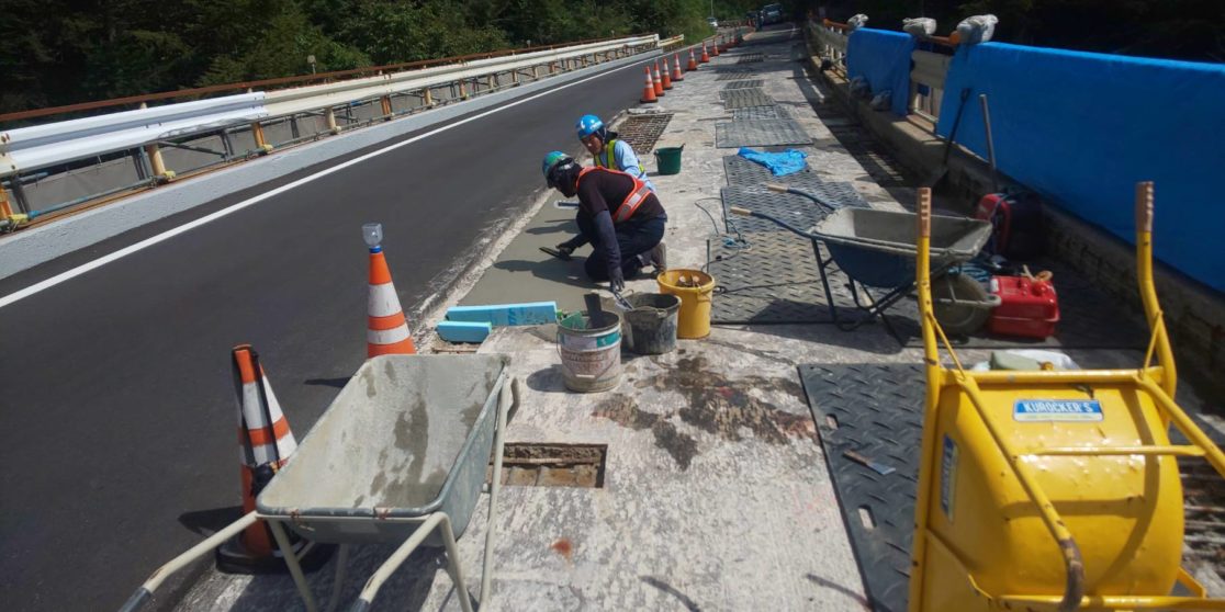 Y橋 橋梁補修工事（断面修復工）斫り 三島建設株式会社