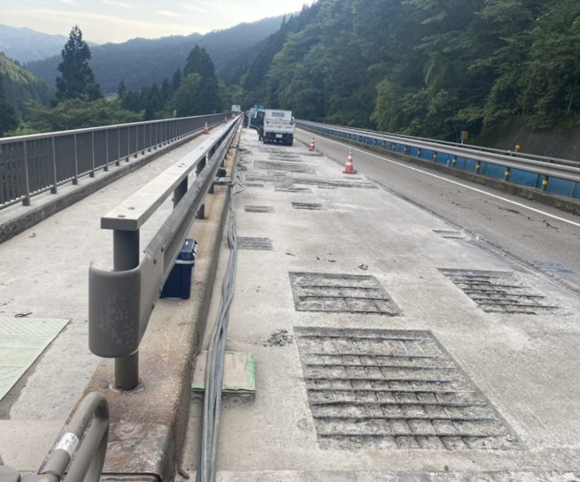 F橋 橋梁補修工事（断面修復工）斫り 三島建設株式会社