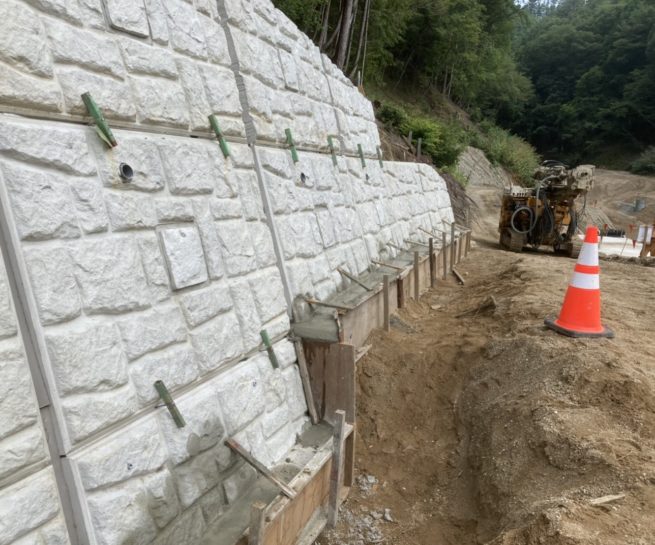 S変電所 補強土壁工事 パネル設置・埋め戻しコン床付・打設 三島建設株式会社