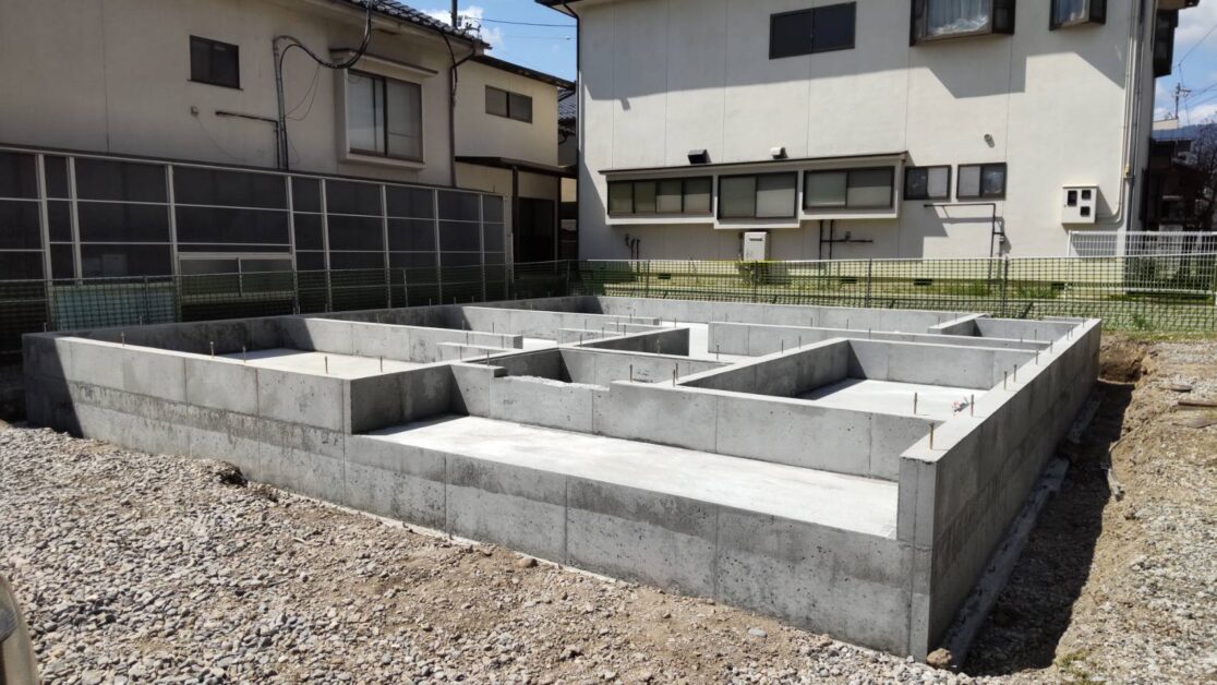 I邸 住宅基礎工事 型枠脱型終了 三島建設株式会社