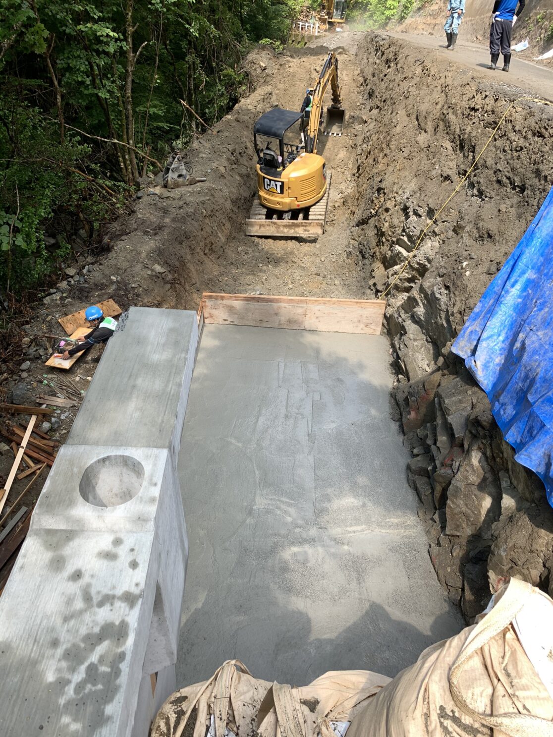 Y村 土木工事 砕石入れ・型枠・レベルコン打設完了 三島建設株式会社