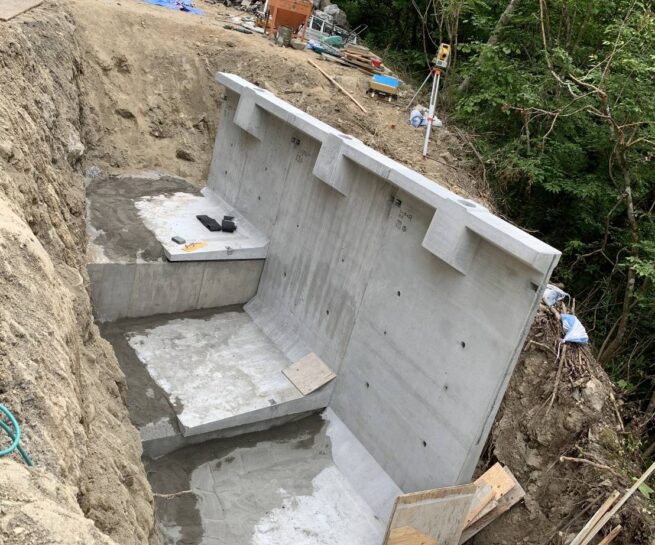 Y村 土木工事 L型据付完了・ベースコン型枠・埋め戻し 三島建設株式会社