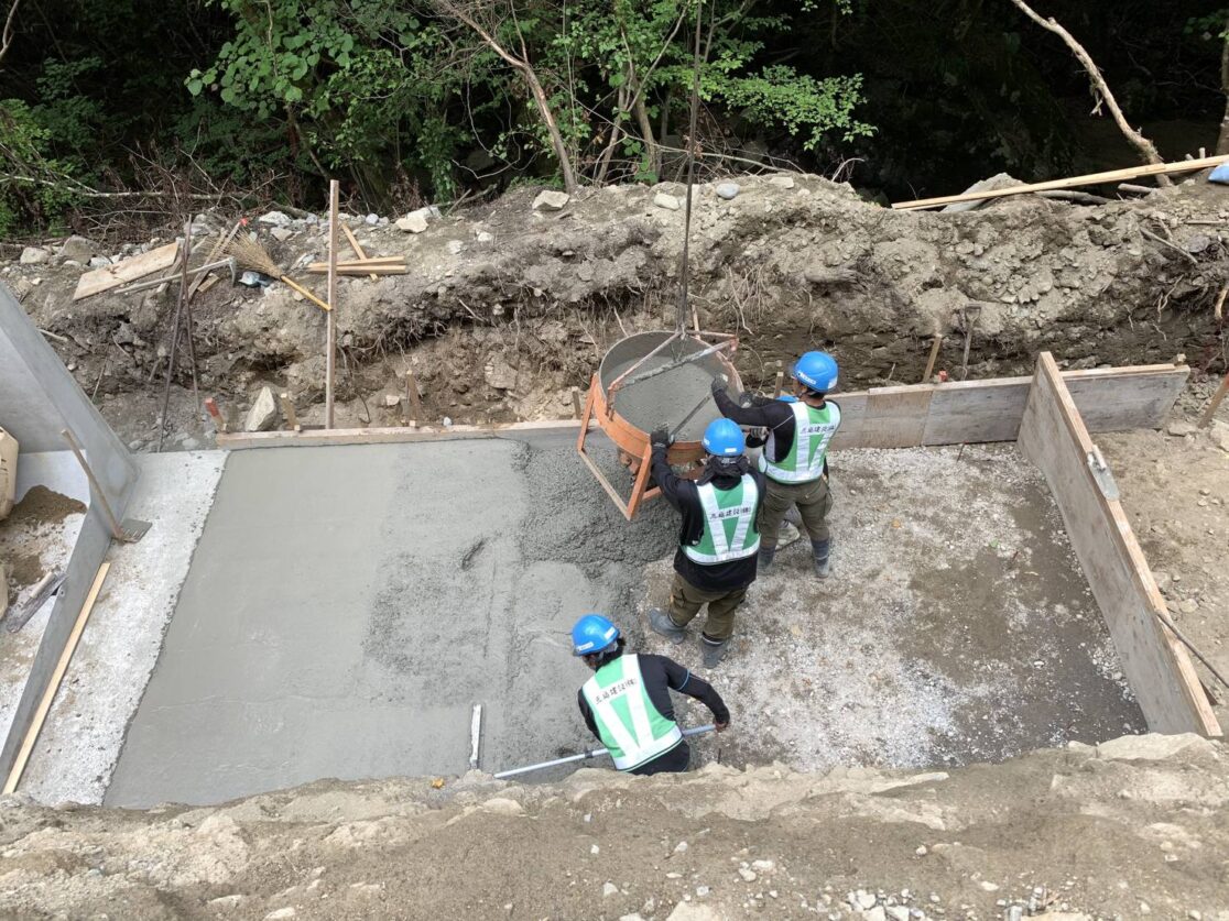 Y村 土木工事 Lコン据付完了・打設・埋め戻し 三島建設株式会社