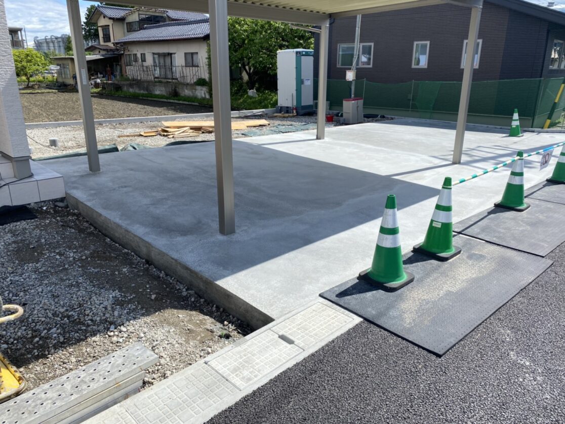 M邸 住宅基礎工事 カーポート型枠脱型完了 三島建設株式会社