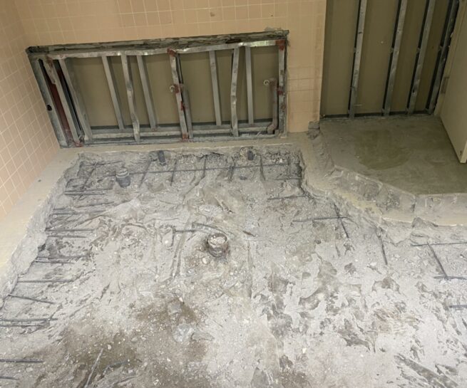 M小学校 斫り工事 三島建設株式会社