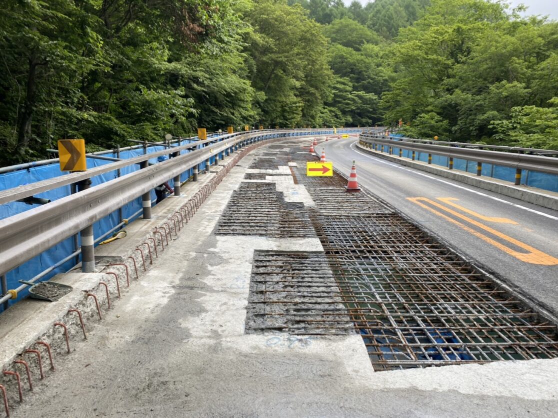 H村 橋 斫り工事 上り線斫り完了 三島建設株式会社