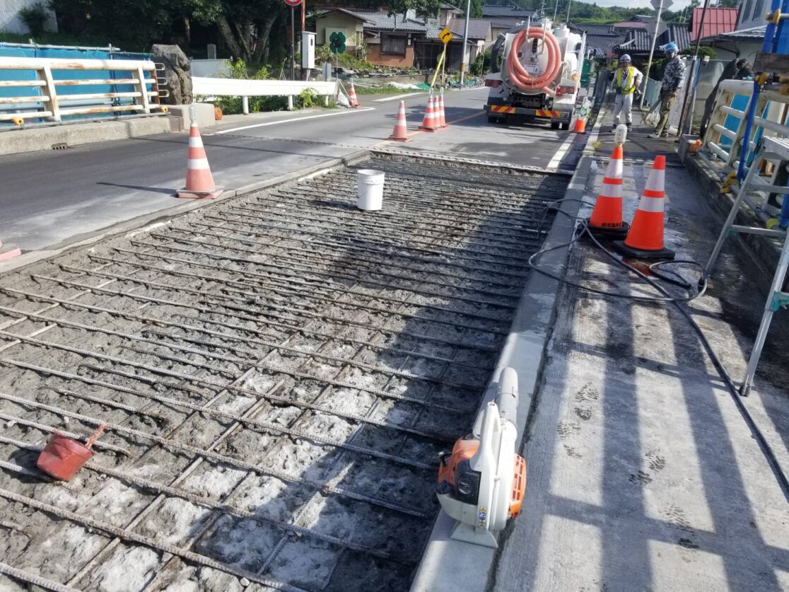 C市 橋 斫り工事 バキュームカー作業 三島建設株式会社